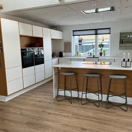 Hus Tæt Ved Havn Og * Thyborøn