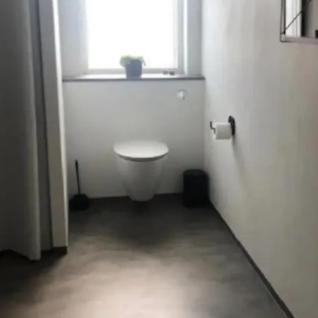 Hus Taet Ved Havn Og