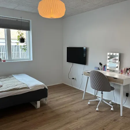 Hus Taet Ved Havn Og * Thyboron