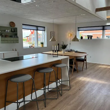 Hus Taet Ved Havn Og * Thyboron