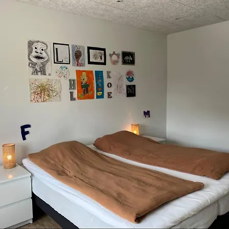 Hus Taet Ved Havn Og